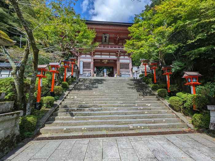 A Shikoku temple and pilgrim symbolizing the option to have Ohenro walked on your behalf