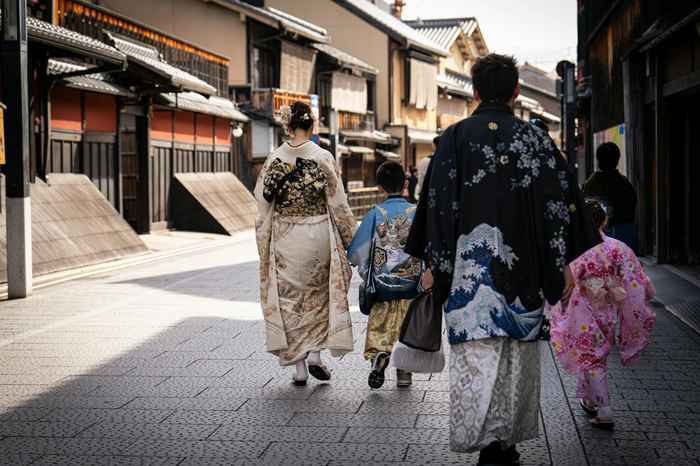 A Shikoku temple and a pilgrim seen from behind, representing the 88-temple route