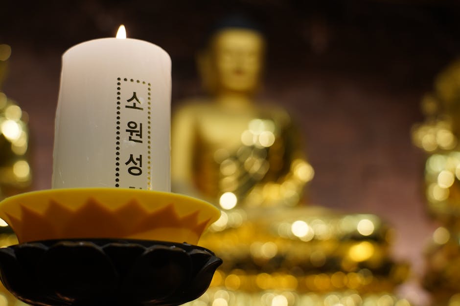 Quiet candlelight at a Buddhist altar representing the kuyō memorial practice that often steadies a family during mochū