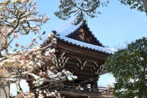 Quiet warm scene of year-end reflection prayer