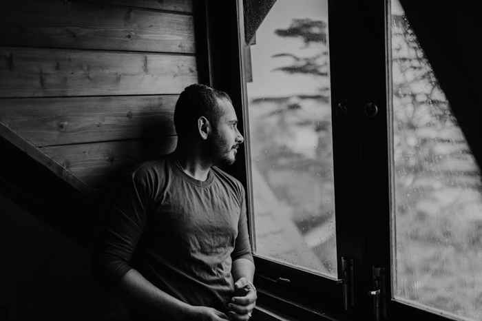 Quiet scene of carrying a dream given up due to illness