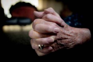 Warm scene of delivering prayer even when the body cannot move
