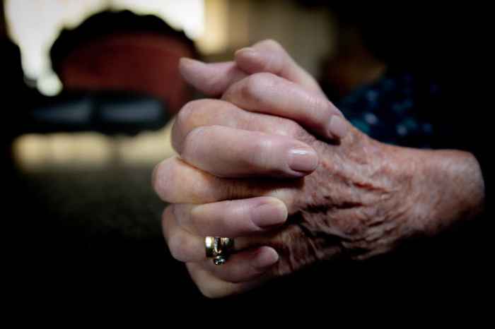 Warm scene of delivering prayer even when the body cannot move